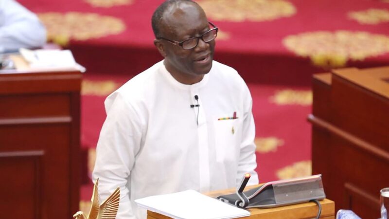 Le ministre des Finances du Ghana limogé en pleine crise économique