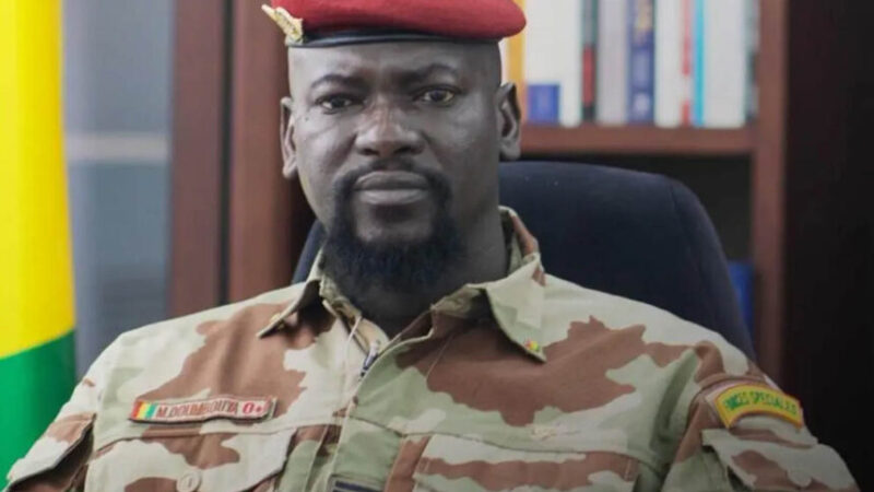 Guinée: les frontières du pays fermées, les passeports des ministres confisqués