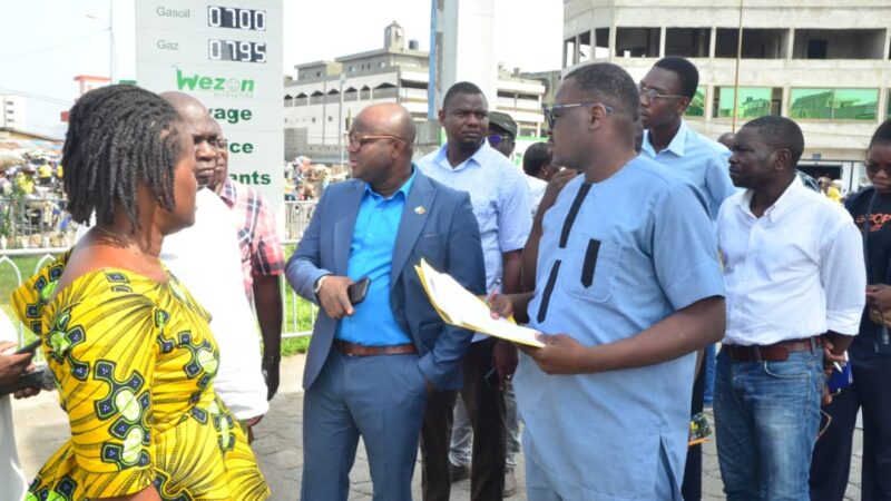 Libération de l’espace publicitaire à Cotonou: le Secrétaire exécutif de la mairie sur le terrain pour le contrôle