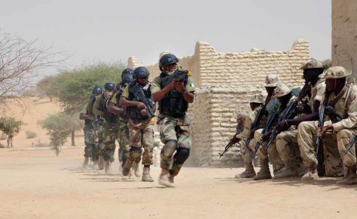L&rsquo;armée du Nigéria sauve des dizaines de femmes et d&rsquo;enfant enlevés par des « bandits »