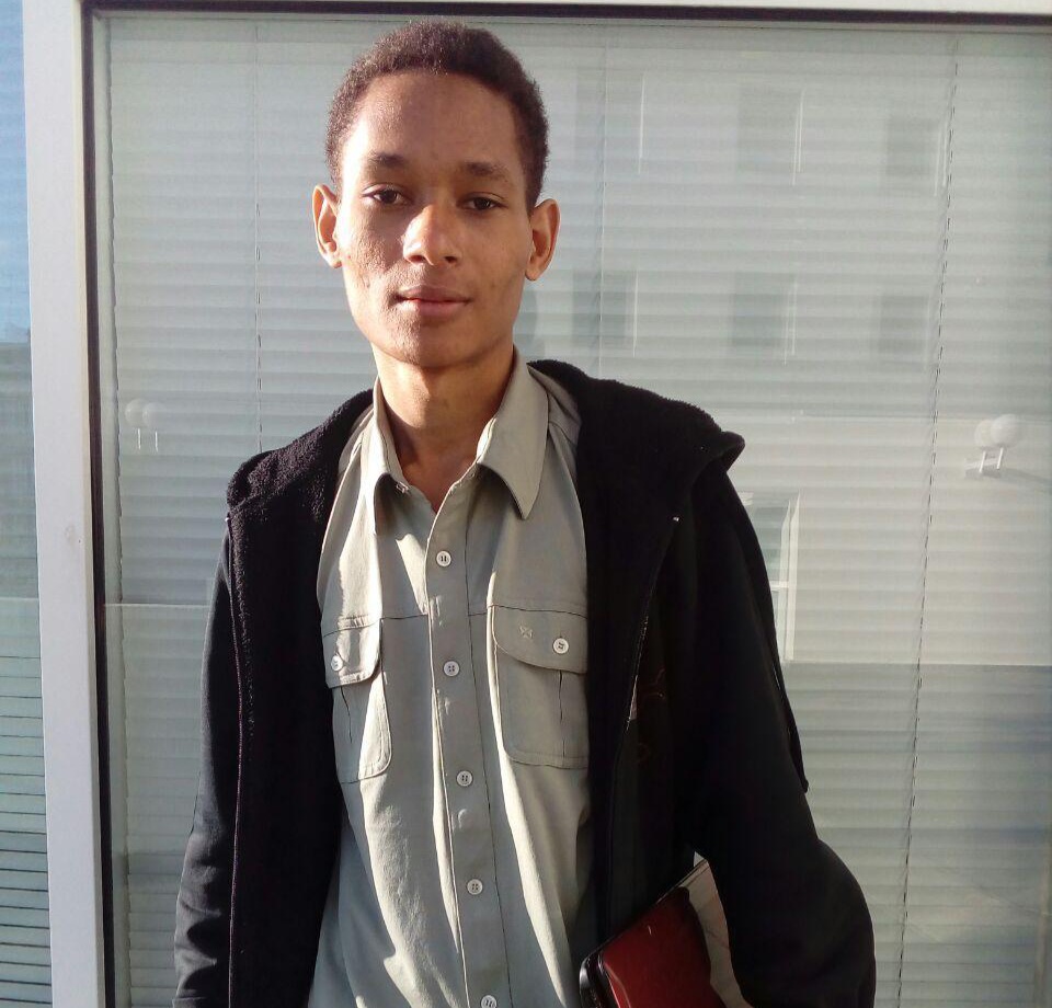 Qui est Hervé Yvis, l’inventeur d’un outil universel pour contacter les secours partout dans le monde ?