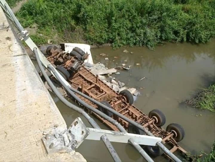 Tragique accident à Thio : un autocar chute dans le fleuve Ouémé, le gouvernement attristé