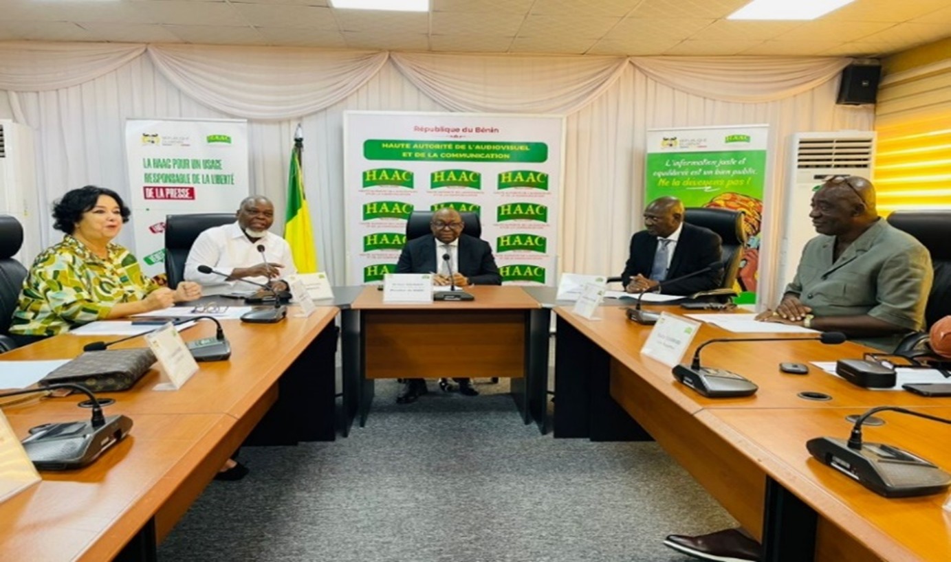 Une mission d’observation médiatique du RIARC salue le calme lors des législatives et communales