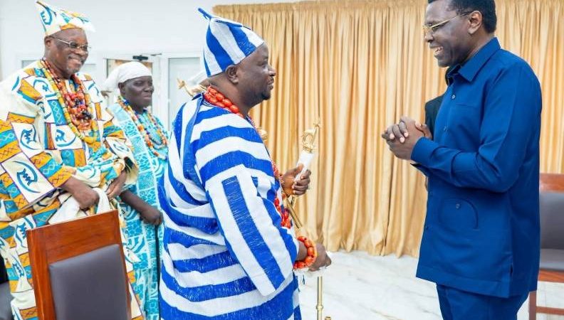 À Brazzaville, Joseph Djogbénou discute avec la diaspora béninoise